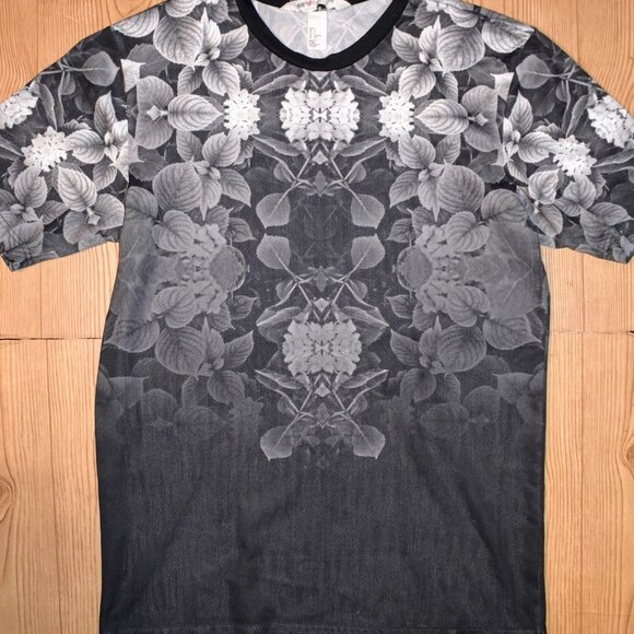 H&M Coachella T-Shirt Men’s Size Small Black White - Picture 3 of 3